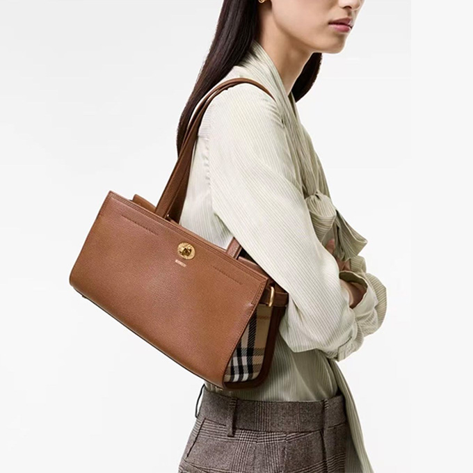 burberry cotswolds east west check tote bag